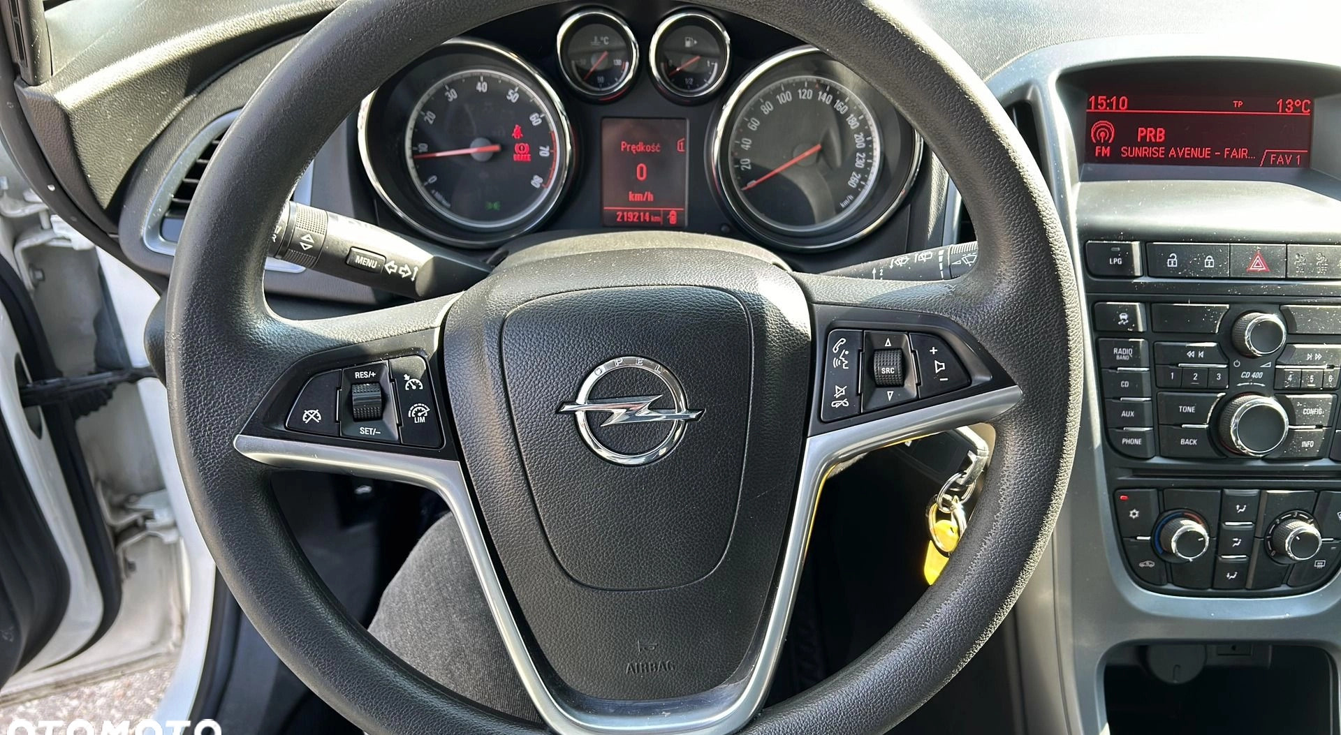 Opel Astra cena 25900 przebieg: 219214, rok produkcji 2012 z Żmigród małe 232
